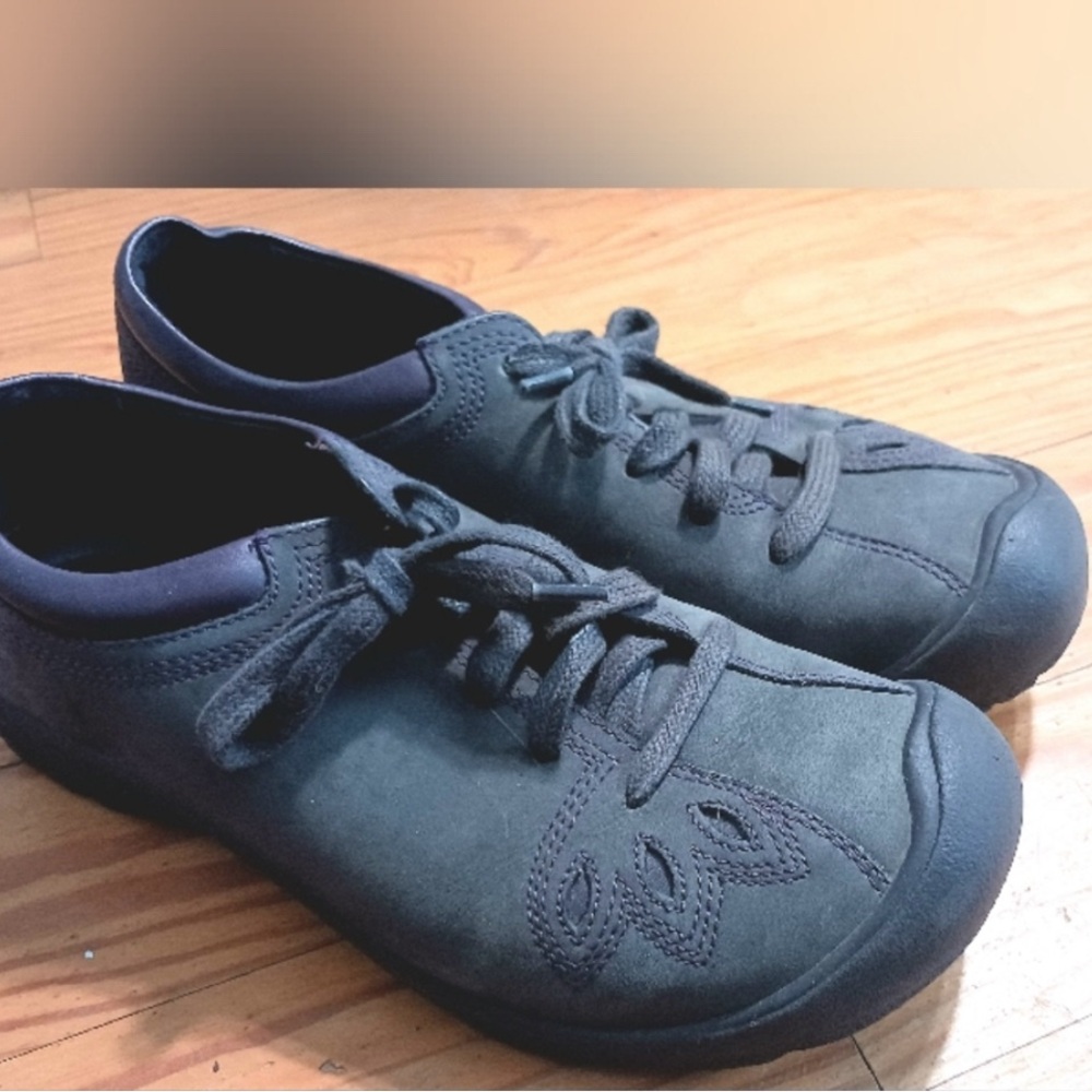 Keen Presidio sneakers in blue/gray with cute paisley stitching